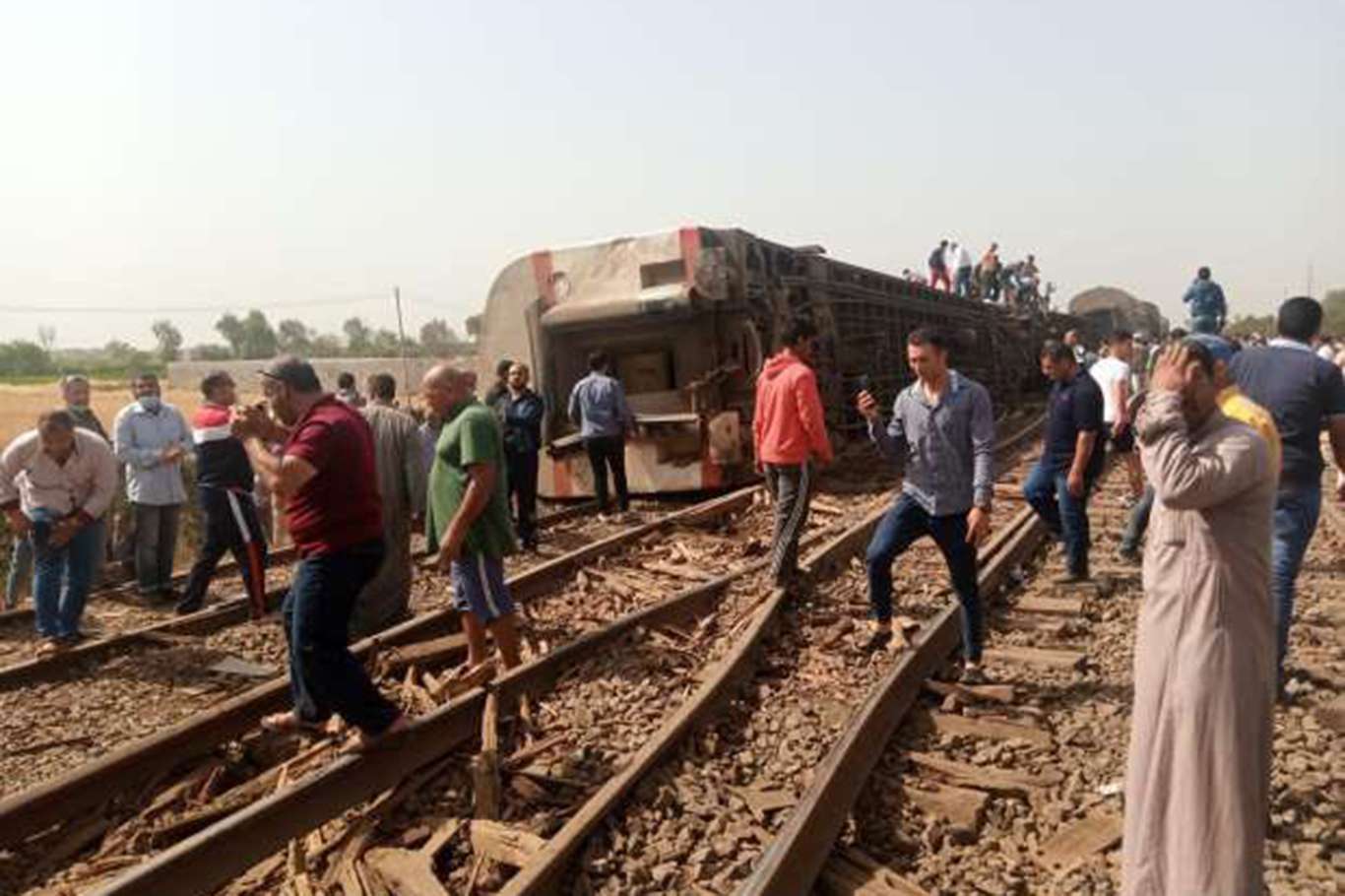 At least 8 killed, more than 100 injured in Egypt train accident